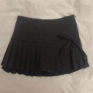 cutest black pleated miniskirt by windsor